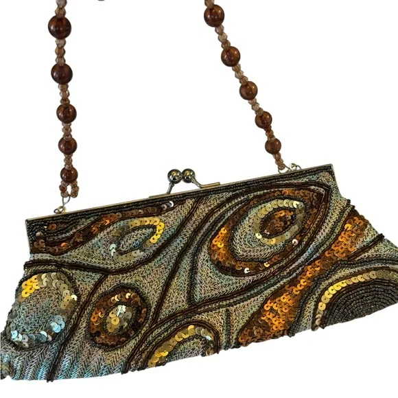 Elegant Sequin Clutch with Beaded Handle - Picture 4 of 8